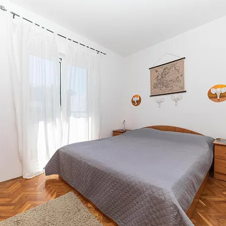 Apartmán 4 Bedroom Amazing In Okrug Donji *