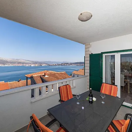 Apartmán 4 Bedroom Amazing In Okrug Donji Donji Okrug (Ciovo)