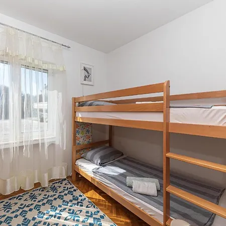 4 Bedroom Amazing In Okrug Donji * Donji Okrug (Ciovo)