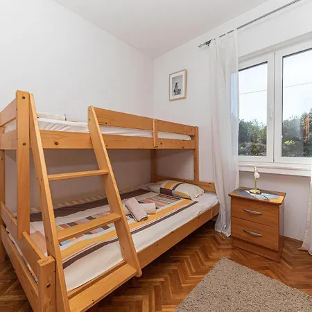 4 Bedroom Beautiful In Okrug Donji Apartment