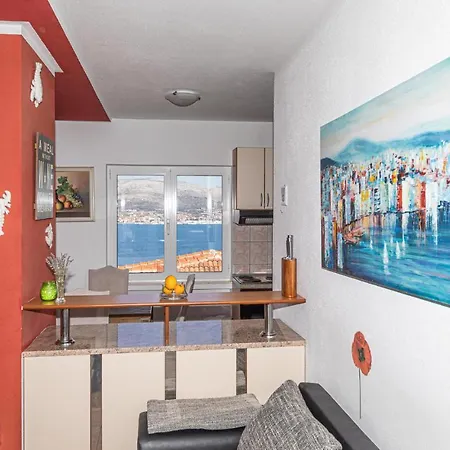 4 Bedroom Amazing In Okrug Donji Donji Okrug (Ciovo)